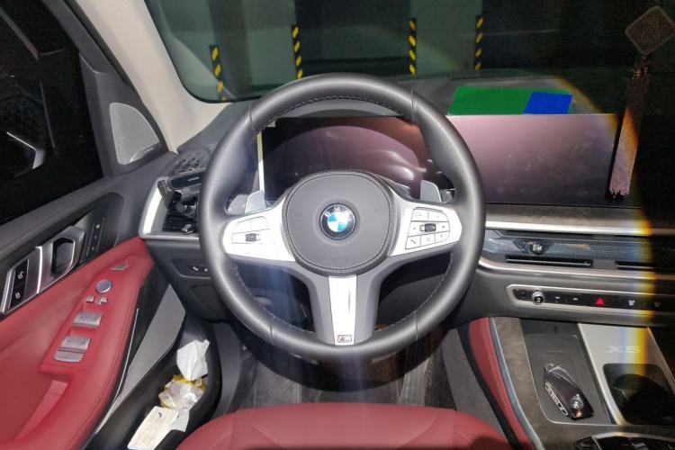 Used BMW X5 2023 xDrive 30Li Luxury M Sport Package Steering Wheel