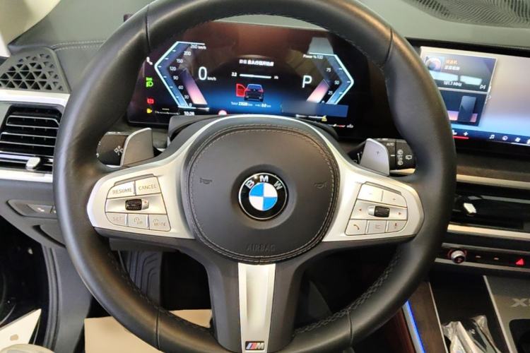 Used BMW X5 2023 xDrive 30Li Luxury M Sport Night Edition Package Steering Wheel