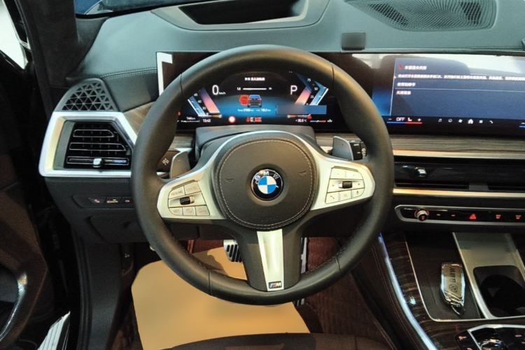 Used BMW X5 2023 xDrive 40Li M Sport Package Steering Wheel