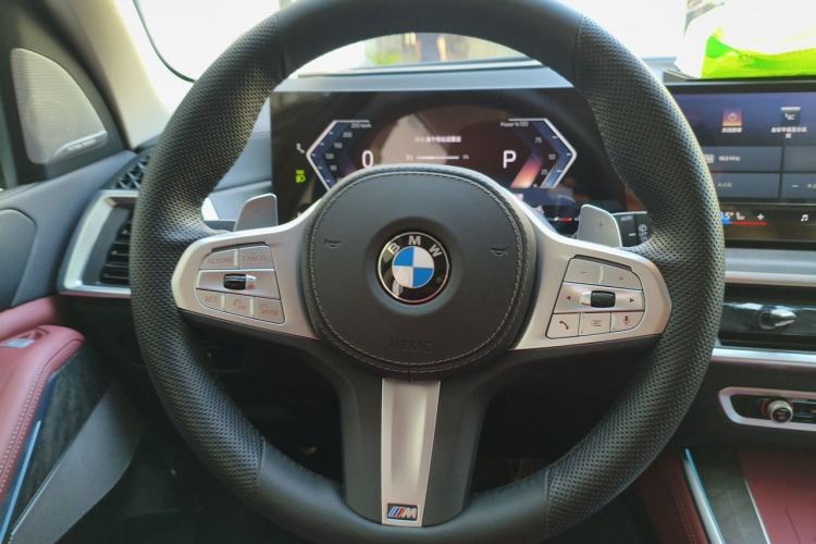 Used BMW X5 2023 xDrive 30Li Luxury M Sport Package Steering Wheel