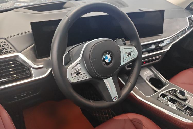 Used BMW X5 2023 xDrive 30Li Luxury M Sport Night Edition Package Steering Wheel