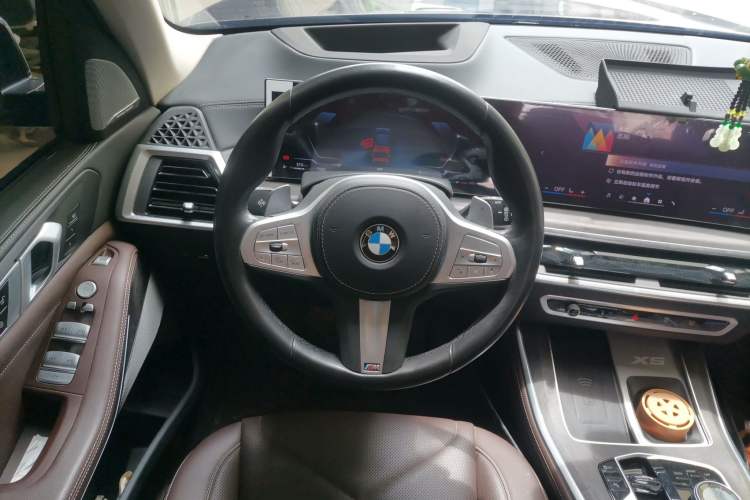 Used BMW X5 2023 xDrive 30Li Luxury M Sport Package Steering Wheel