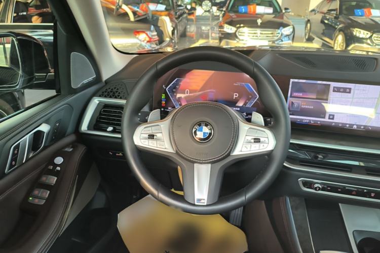 Used BMW X5 2023 xDrive 30Li Luxury M Sport Night Edition Package Steering Wheel