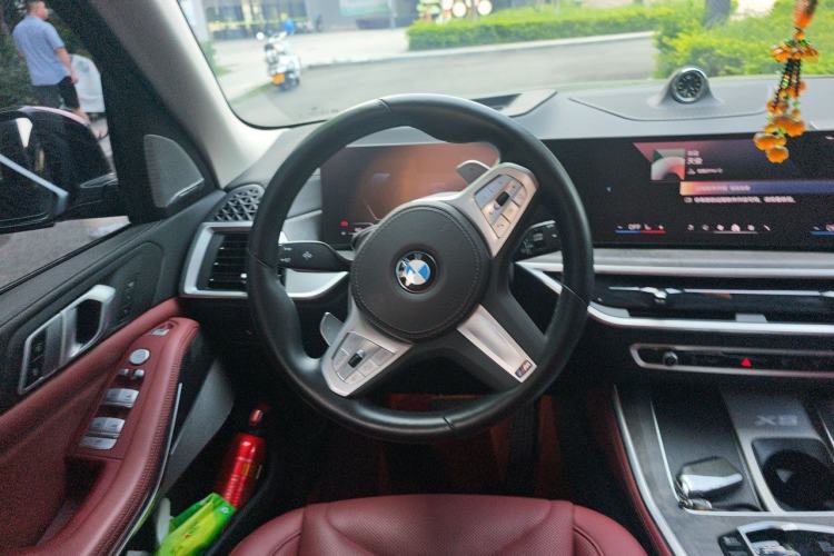 Used BMW X5 2023 xDrive 30Li Luxury M Sport Night Edition Package Steering Wheel