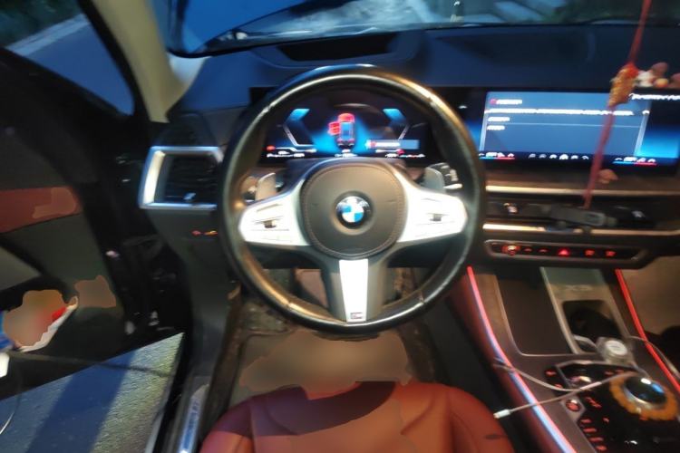 Used BMW X5 2023 xDrive 30Li Luxury M Sport Package Steering Wheel