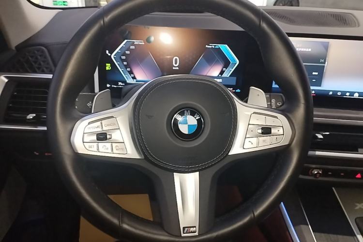 Used BMW X5 2023 xDrive 30Li Luxury M Sport Night Edition Package Steering Wheel