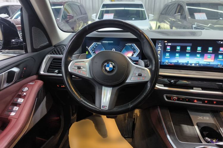 Used BMW X5 2023 xDrive 30Li Luxury M Sport Night Edition Package Steering Wheel