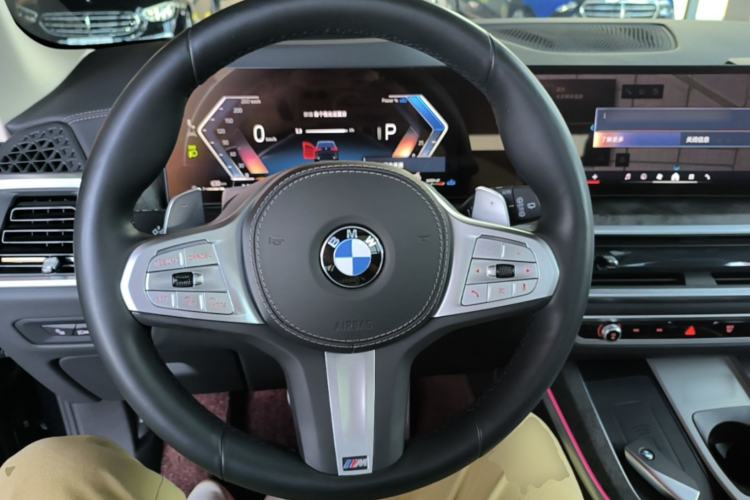 Used BMW X5 2023 xDrive 30Li Luxury M Sport Night Edition Package Steering Wheel