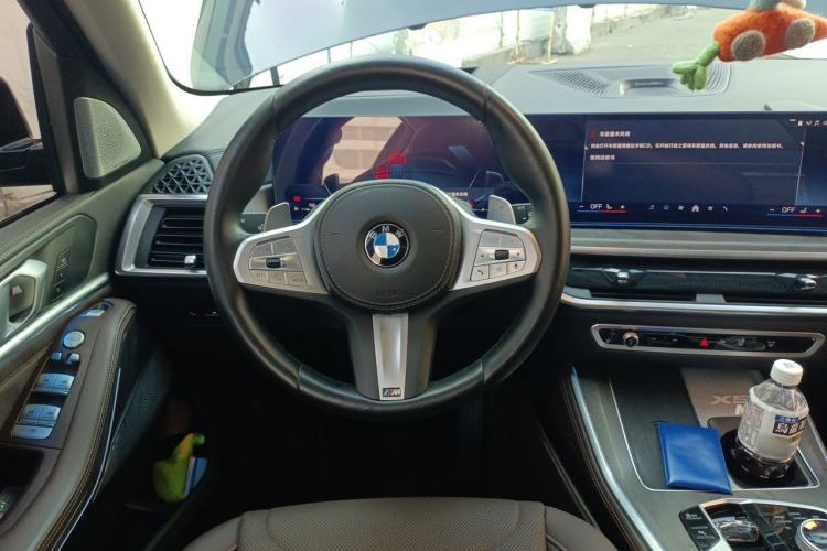 Used BMW X5 2023 xDrive 30Li Luxury M Sport Package Steering Wheel