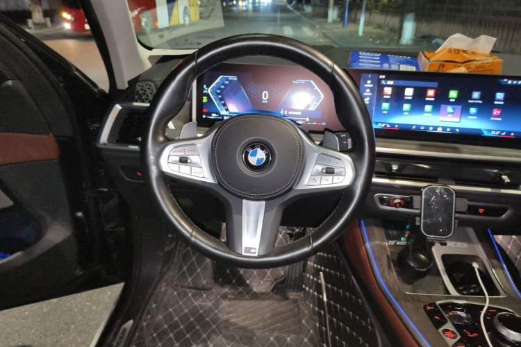 Used BMW X5 2023 xDrive 30Li Luxury M Sport Package Steering Wheel