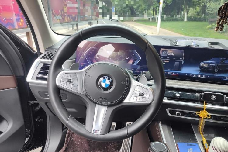 Used BMW X5 2023 xDrive 30Li Luxury M Sport Night Edition Package Steering Wheel