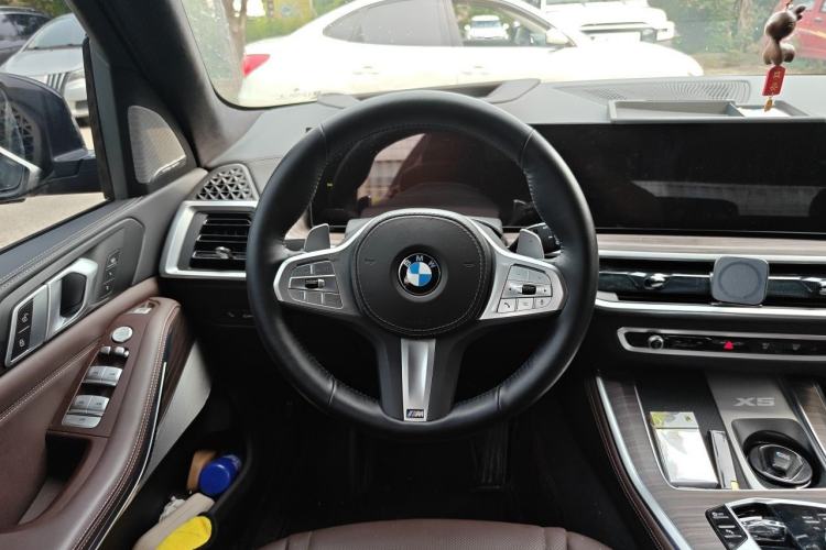 Used BMW X5 2023 xDrive 40Li Luxury Edition M Sport Night Vision Package Steering Wheel