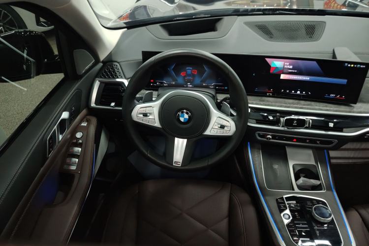 Used BMW X5 2023 xDrive 30Li Luxury M Sport Night Edition Package Steering Wheel