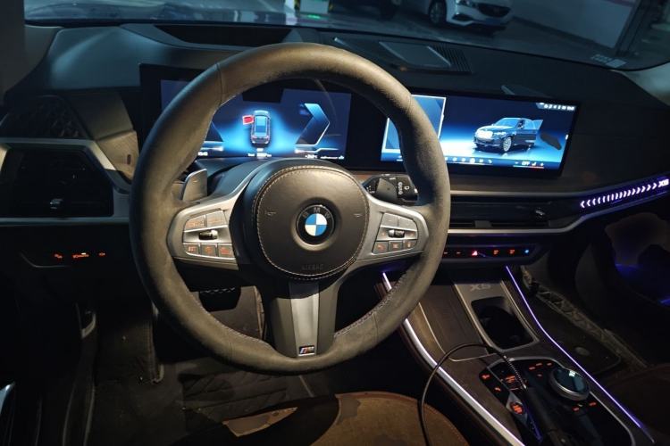 Used BMW X5 2023 xDrive 30Li Luxury M Sport Package Steering Wheel