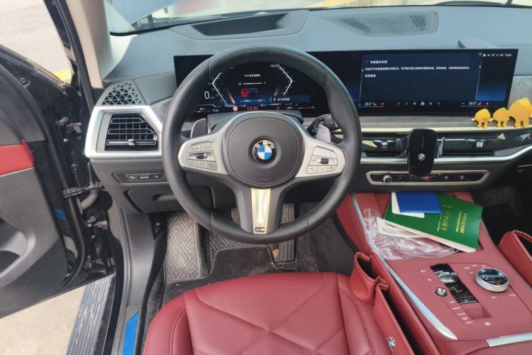 Used BMW X5 2023 xDrive 30Li Luxury M Sport Night Edition Package Steering Wheel