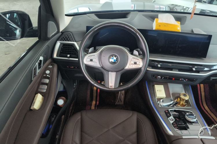 Used BMW X5 2023 xDrive 30Li Luxury M Sport Night Edition Package Steering Wheel