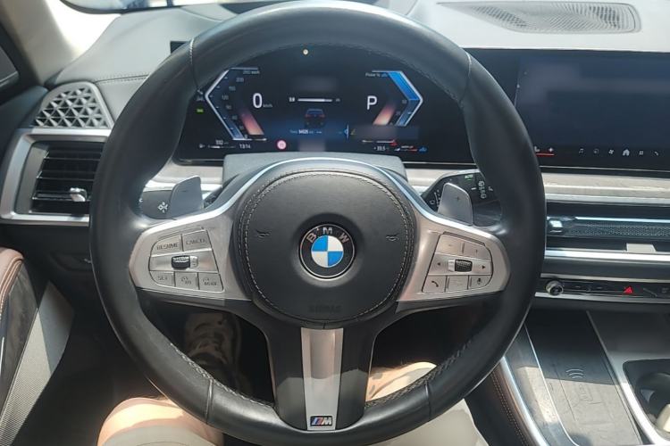 Used BMW X5 2023 xDrive 30Li Luxury M Sport Night Edition Package Steering Wheel