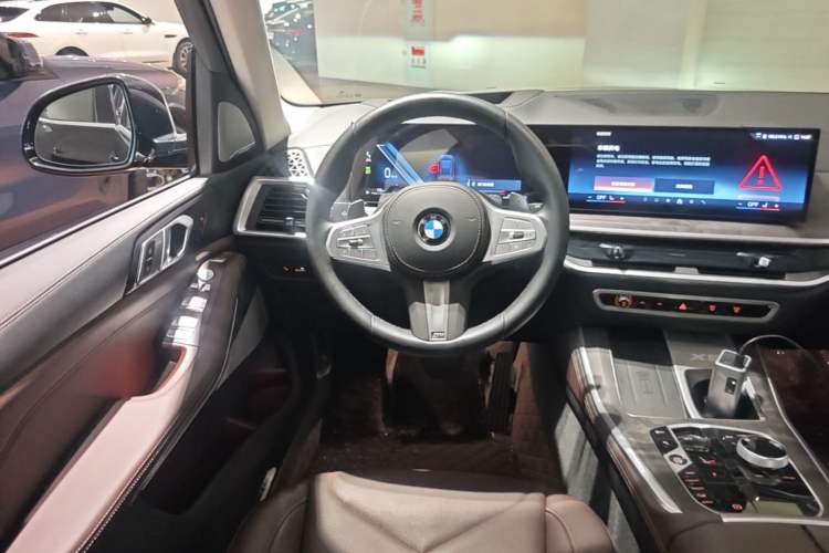 Used BMW X5 2023 xDrive 30Li Luxury M Sport Package Steering Wheel