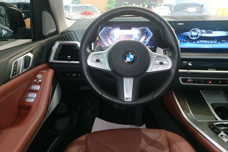 Used BMW X5 2023 xDrive 30Li Luxury M Sport Night Edition Package Steering Wheel