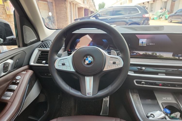 Used BMW X5 2023 xDrive 30Li Luxury M Sport Night Edition Package Steering Wheel