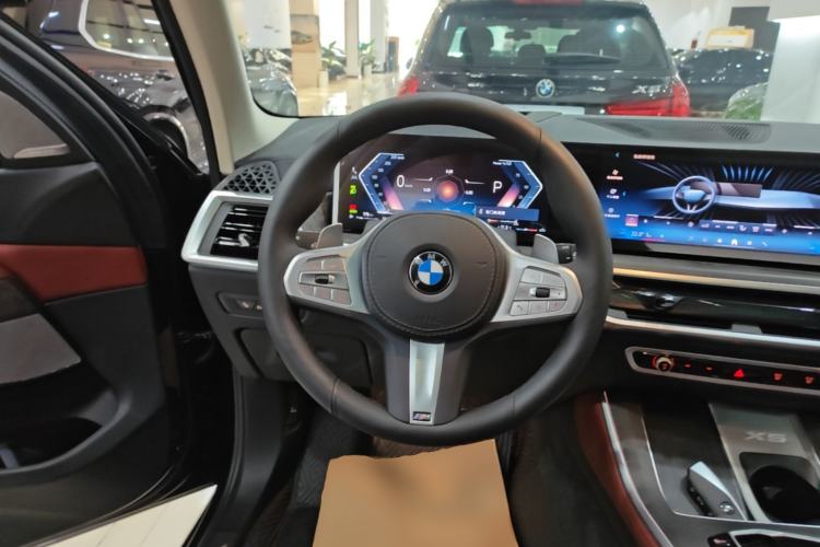 Used BMW X5 2023 xDrive 30Li Luxury M Sport Night Edition Package Steering Wheel