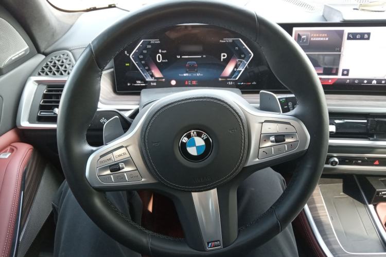 Used BMW X5 2023 xDrive 40Li M Sport Night Edition Package Steering Wheel