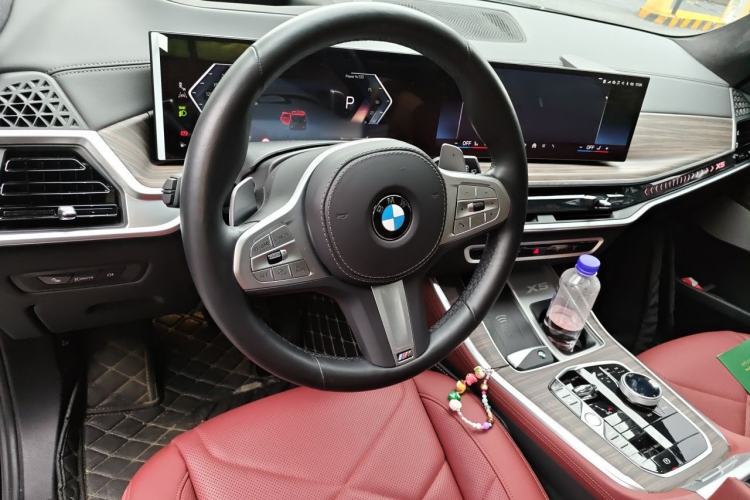 Used BMW X5 2023 xDrive 40Li M Sport Night Edition Package Steering Wheel