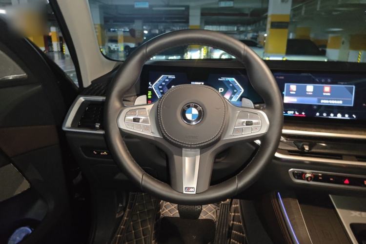 Used BMW X5 2023 xDrive 30Li Luxury M Sport Night Edition Package Steering Wheel