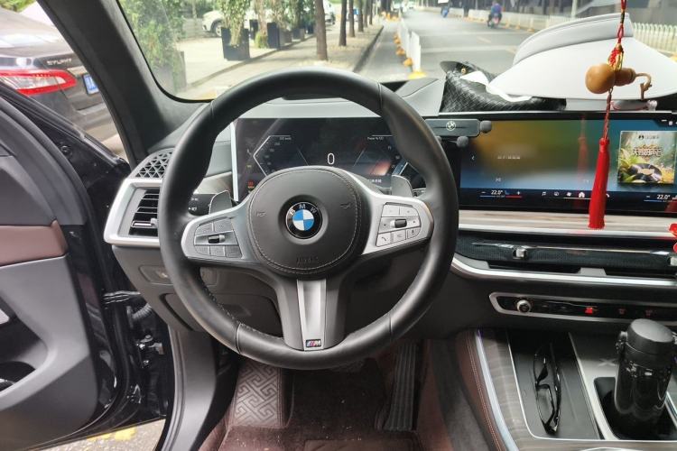 Used BMW X5 2023 xDrive 40Li M Sport Package Steering Wheel