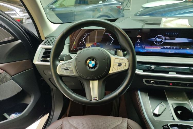 Used BMW X5 2023 xDrive 30Li Luxury M Sport Night Edition Package Steering Wheel