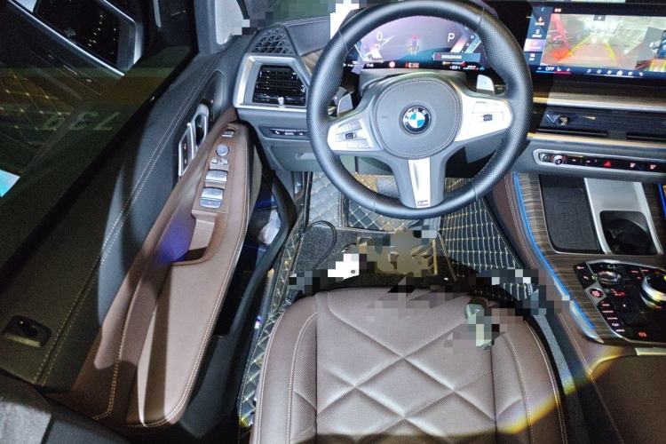 Used BMW X5 2023 xDrive 40Li M Sport Night Edition Package Steering Wheel