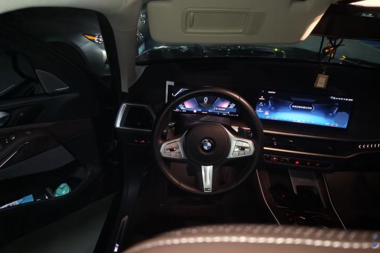 Used BMW X5 2023 xDrive 30Li Luxury M Sport Package Steering Wheel