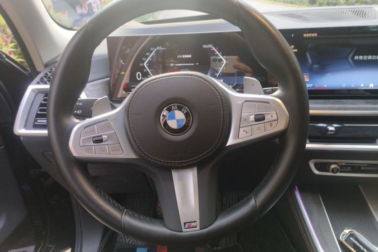 Used BMW X5 2023 xDrive 30Li Luxury M Sport Night Edition Package Steering Wheel