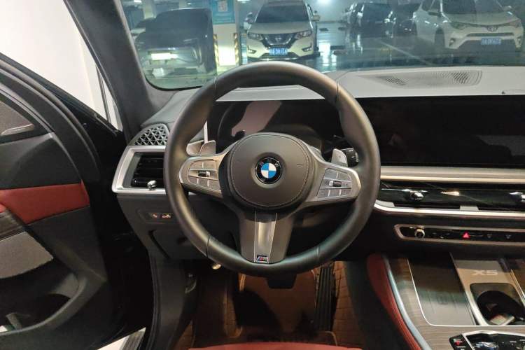 Used BMW X5 2023 xDrive 40Li Luxury Edition M Sport Night Vision Package Steering Wheel