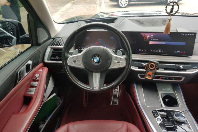 Used BMW X5 2023 xDrive 30Li Luxury M Sport Night Edition Package Steering Wheel