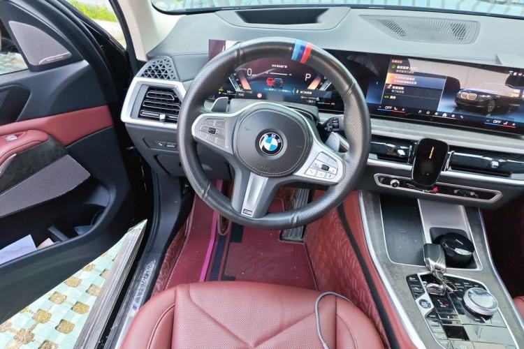 Used BMW X5 2023 xDrive 30Li Luxury M Sport Package Steering Wheel