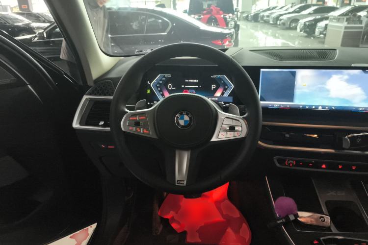 Used BMW X5 2023 xDrive 30Li Luxury M Sport Night Edition Package Steering Wheel