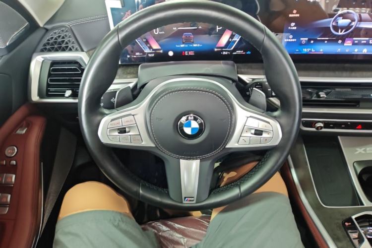 Used BMW X5 2023 xDrive 30Li Luxury M Sport Night Edition Package Steering Wheel
