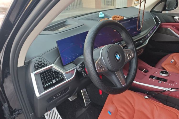 Used BMW X5 2023 xDrive 30Li Luxury M Sport Night Edition Package Steering Wheel