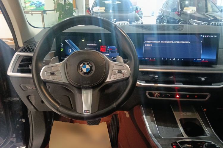 Used BMW X5 2023 xDrive 30Li M Sport Package Steering Wheel