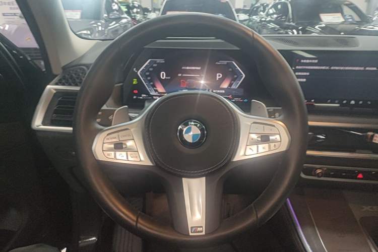 Used BMW X5 2023 xDrive 30Li Luxury M Sport Night Edition Package Steering Wheel