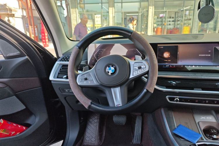 Used BMW X5 2023 xDrive 30Li Luxury M Sport Night Edition Package Steering Wheel