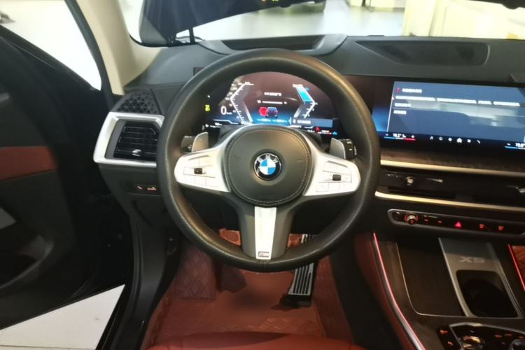 Used BMW X5 2023 xDrive 30Li Luxury M Sport Night Edition Package Steering Wheel