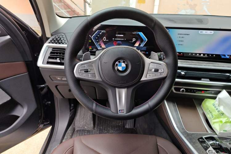 Used BMW X5 2023 xDrive 30Li Luxury M Sport Package Steering Wheel