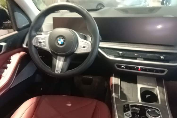 Used BMW X5 2023 xDrive 30Li Luxury M Sport Night Edition Package Steering Wheel