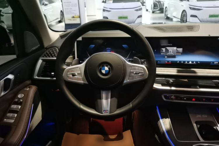 Used BMW X5 2023 xDrive 30Li Luxury M Sport Night Edition Package Steering Wheel