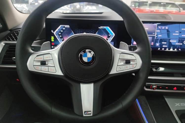 Used BMW X5 2023 xDrive 30Li Luxury M Sport Night Edition Package Steering Wheel