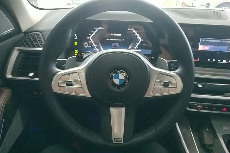 Used BMW X5 2023 xDrive 30Li Luxury M Sport Package Steering Wheel