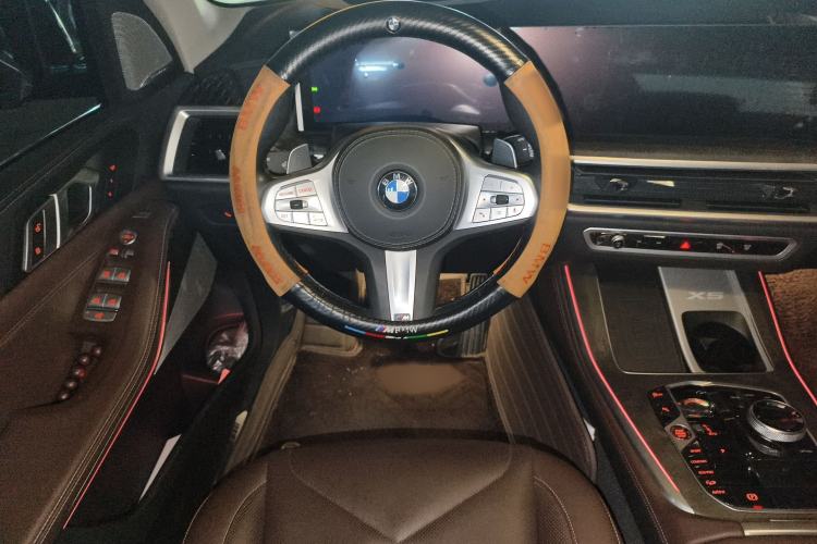 Used BMW X5 2023 xDrive 30Li Luxury M Sport Package Steering Wheel