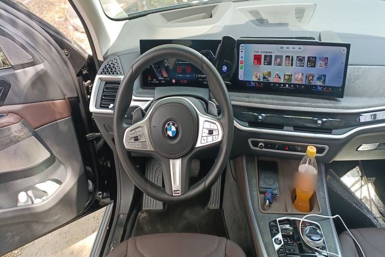 Used BMW X5 2023 xDrive 30Li Luxury M Sport Package Steering Wheel